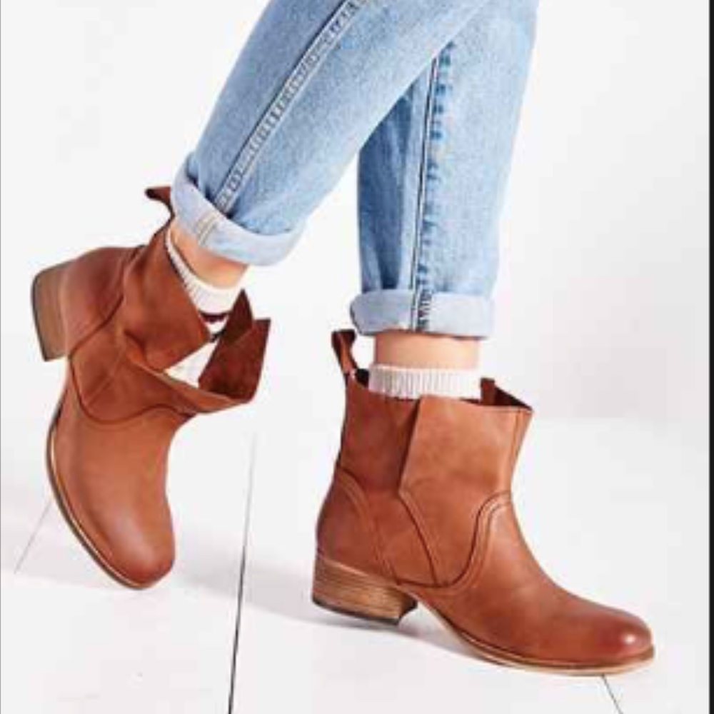 Ecote booties